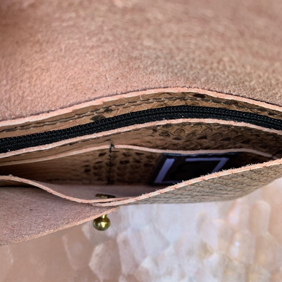 Purse & Wristlet Faux Snakeskin Croc Embossed Leather Line & Label Brooklyn NY - Picture 3 of 16